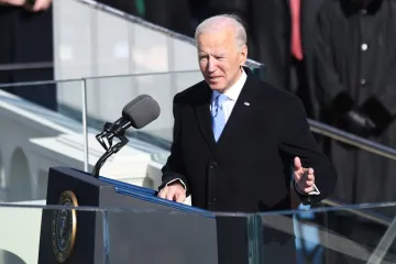 Po Trumpovi zbyla rozdělená země, Bidenova inaugurace zdůrazňovala jednotu, píše americký tisk