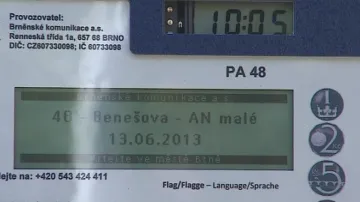 V nových parkovacích automatech se dá platit jen mincemi