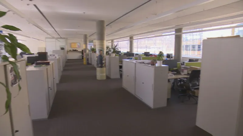 Prázdná kancelář společnosti Nestlé ČR. Pracuje se z domova