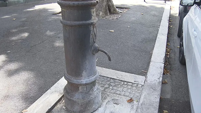 Pítko na suchu. Každý den přijde o vodu třicítka římských fontánek