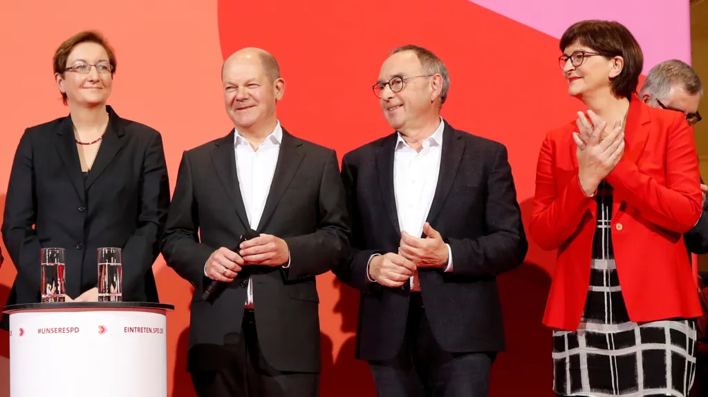 SPD nově povedou kritici vlády Walter-Borjans a Eskenová (dvojice vpravo)