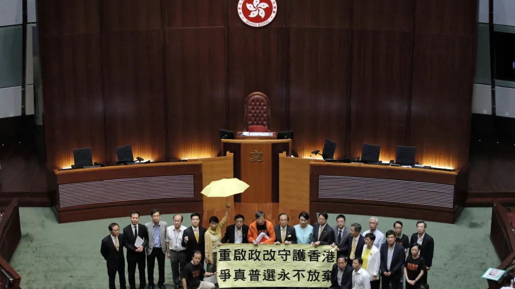 Hongkongští prodemokratičtí poslanci