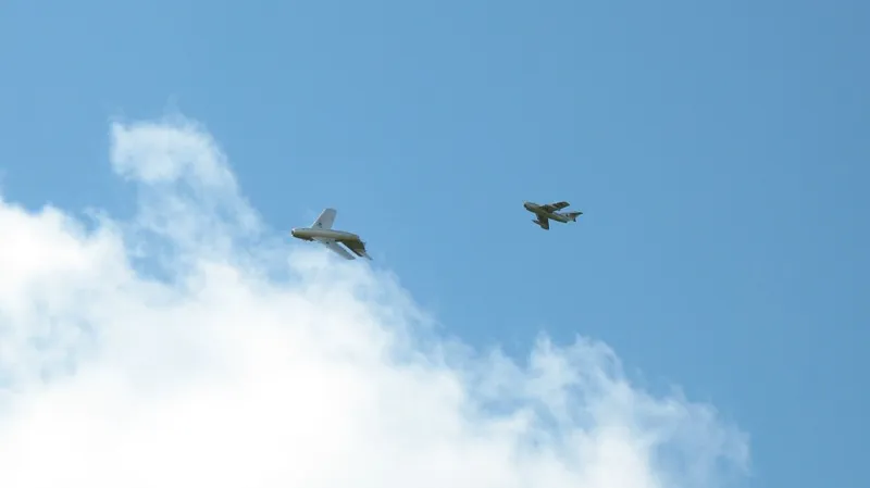 Modely vojenských letadel ve vzduchu