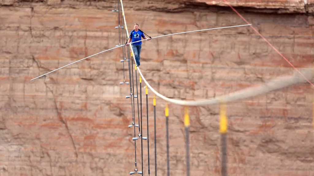 Nick Wallenda nad Velkým kaňonem