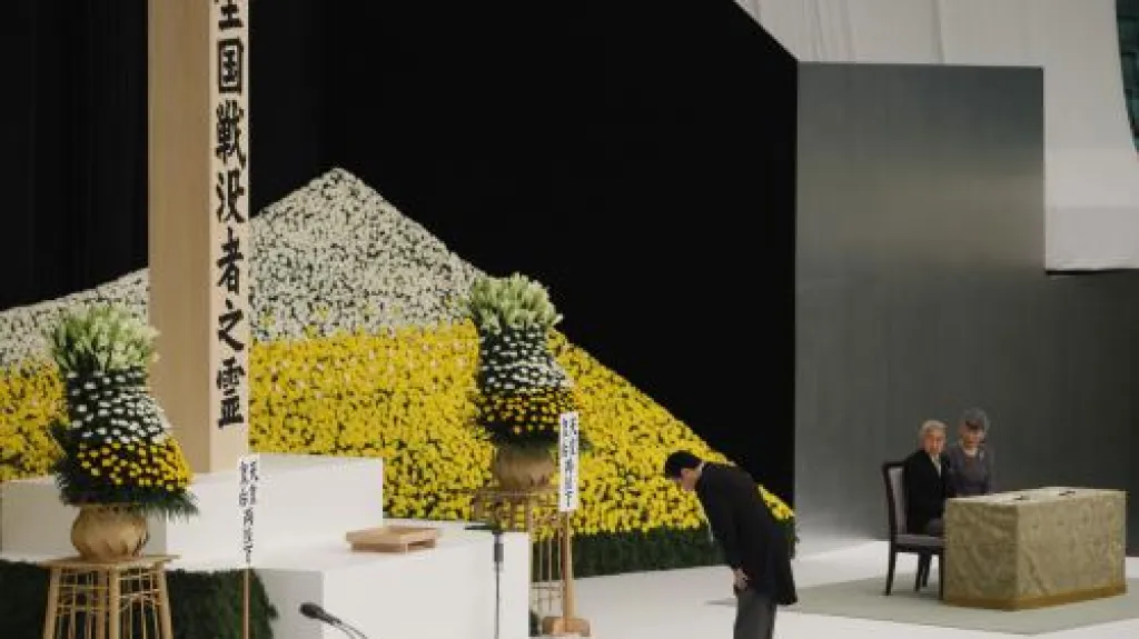 Japonský premiér Naoto Kan během výročí kapitulace