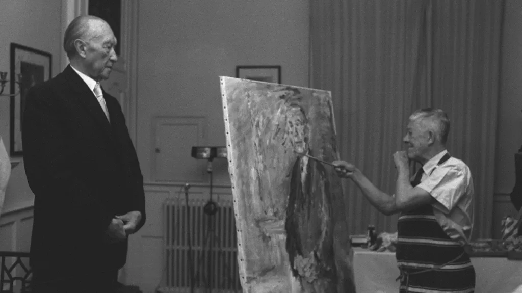 Oskar Kokoschka při malování portrétu Konrada Adenauera