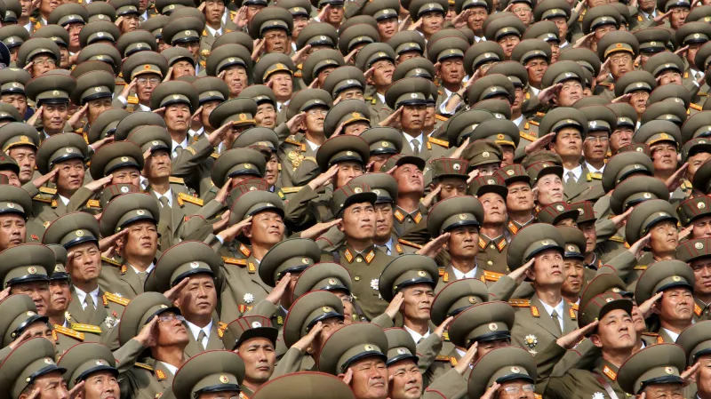 Vojenská přehlídka 65. výročí založení KLDR