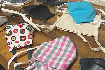 Na Jihlavsko se vracejí povinné roušky. Lidé je od úterý nasadí uvnitř veřejných budov i v MHD