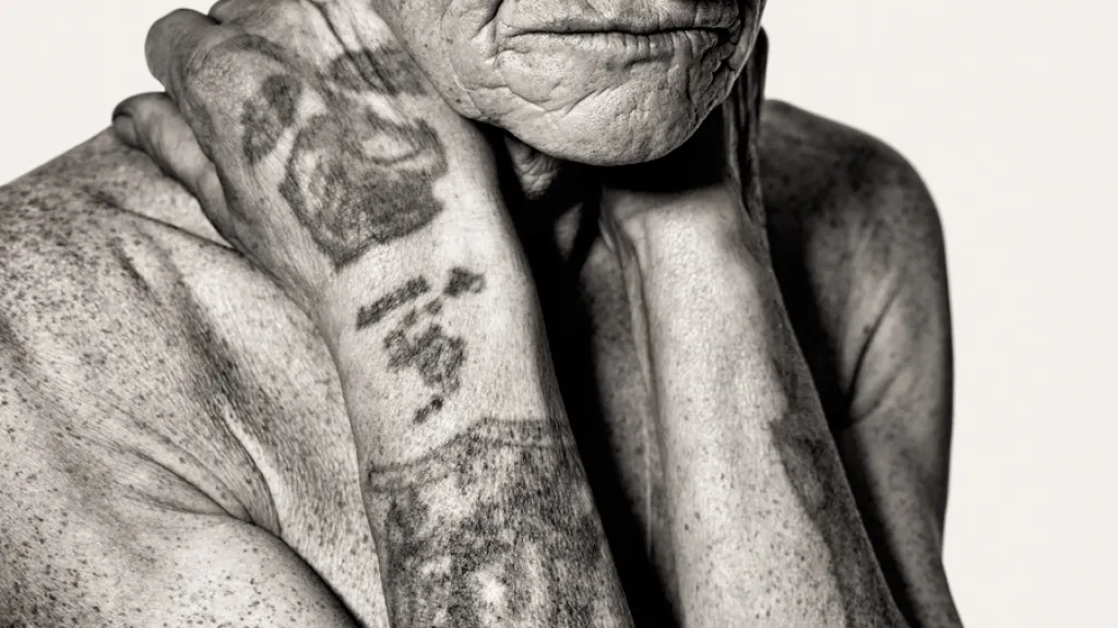 Z výstavy fotografií bezdomovců Tomáše Třeštíka Letenští