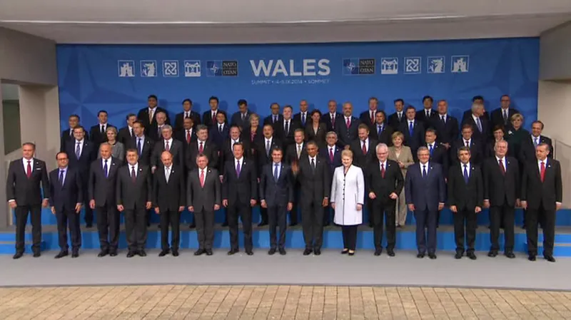Účastníci summitu NATO v Newportu