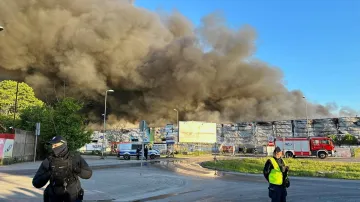 Požár v nákupním centru ve Varšavě