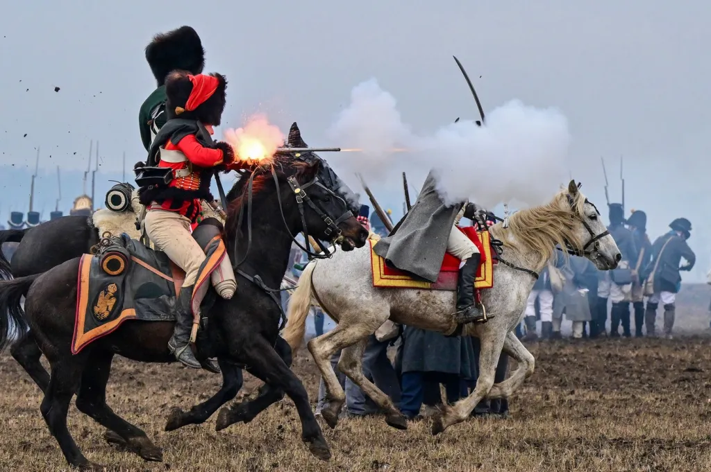 Vojáci na koních během rekonstrukce bitvy tří císařů