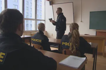 Stát má skoro dvacet tisíc neobsazených míst. Za každé z nich i tak platí