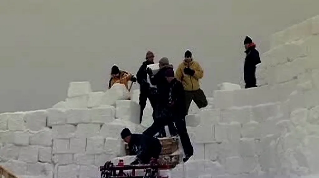 Průběh stavby hradu