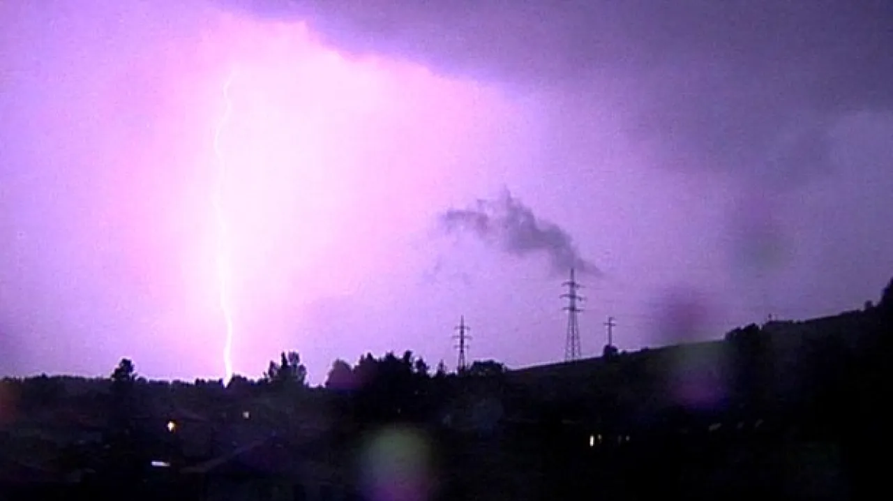 V skyt Blesk Byl V era Extr mn Potvrdil Meteorolog T24 esk v-skyt-blesk-byl-v-era-extr-mn-potvrdil-meteorolog-t24-esk