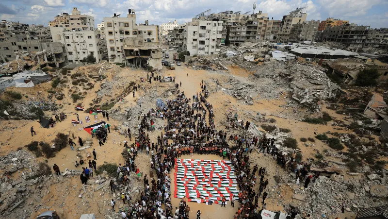 Pohřeb pozůstatků Palestinců zabitých v Pásmu Gazy při izraelském úderu (snímek z 1. října 2026)