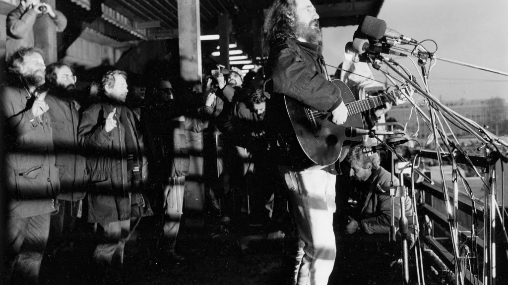 Jaroslav Hutka na Letné, listopad 1989