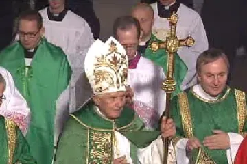 Po setkání na Hradě se papež pomodlil v chrámu sv. Víta