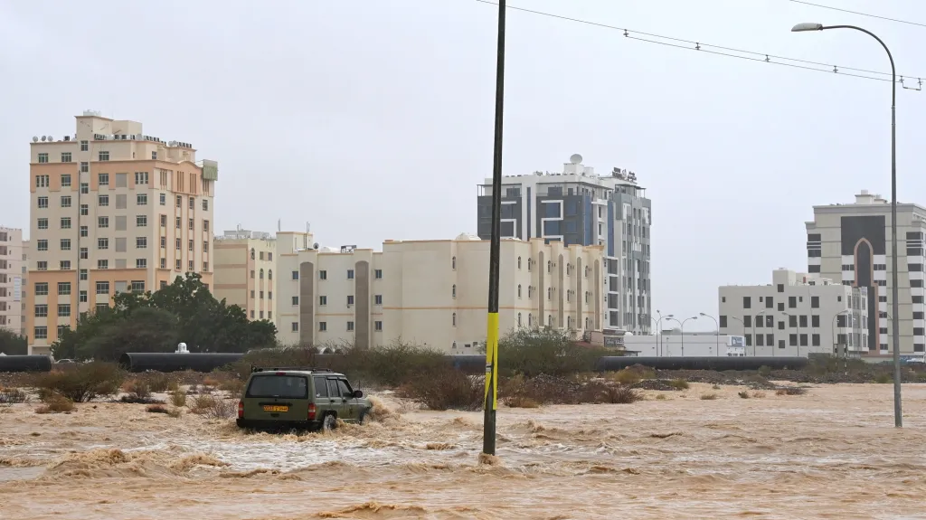 Cyklon Shaheen zasáhl Omán