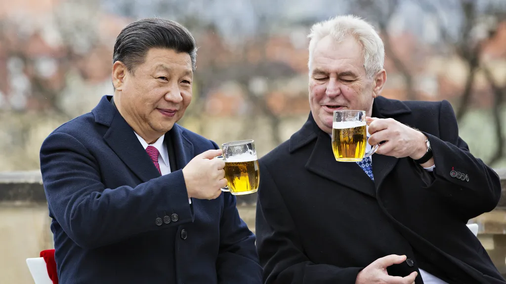Čínský a český prezident si na rozloučenou připili pivem