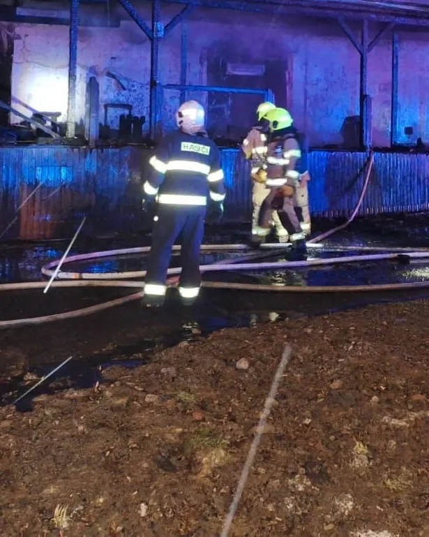 Vyšetřování požáru v Mostě pokračuje, incident vedl k rozsáhlým kontrolám restaurací