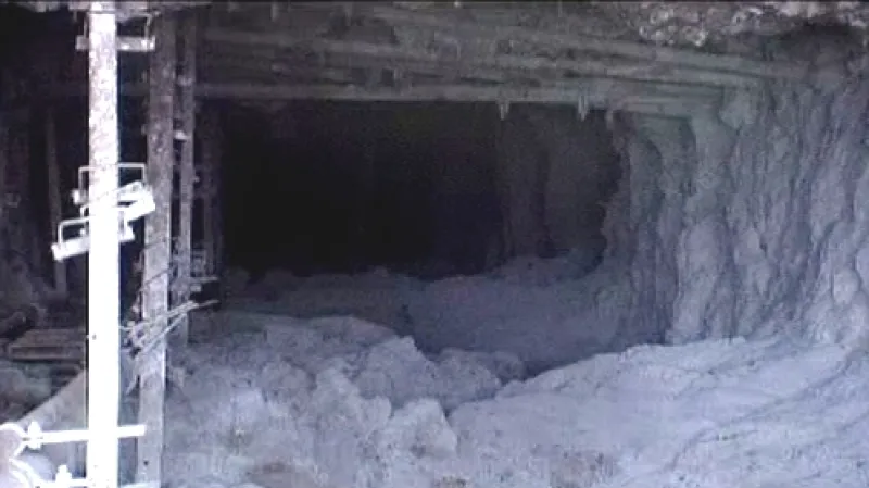 Opuštěná šachta, která sloužila jako hromadný hrob