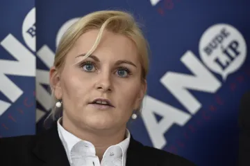 Malá chce zrychlit soudní řízení. Babiš jí doporučuje naslouchat a moc nekomentovat