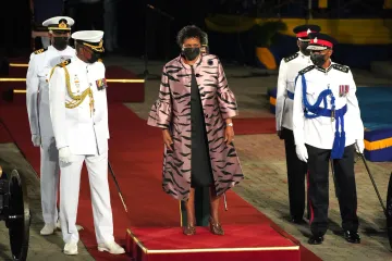 Barbados se stal republikou. Královnu Alžbětu II. nahradila prezidentka Masonová