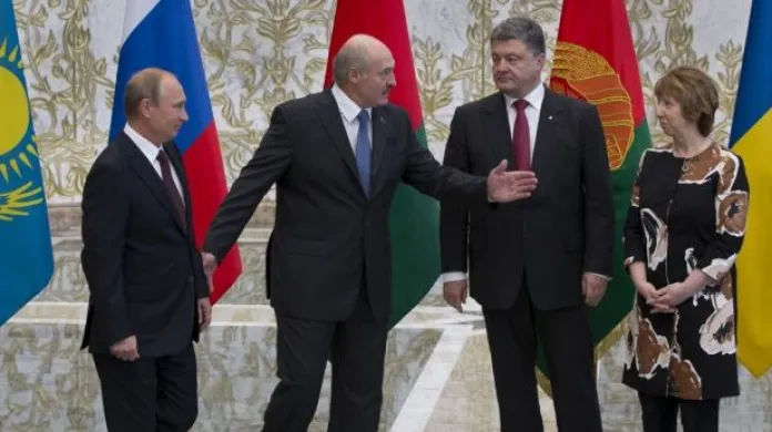 Události, komentáře k setkání Putina a Porošenka v Minsku