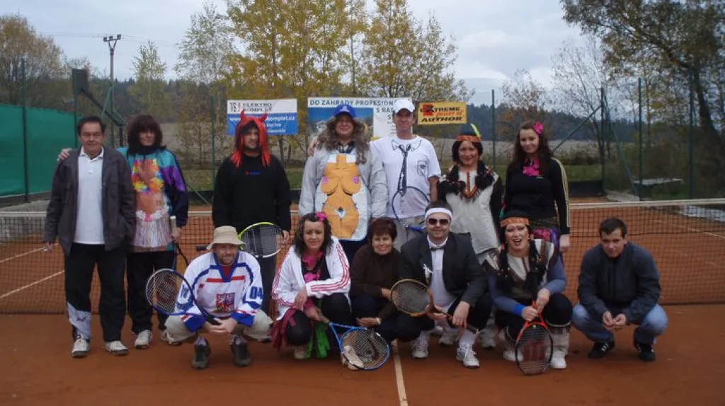 Maškarní tenis ve Vitíně