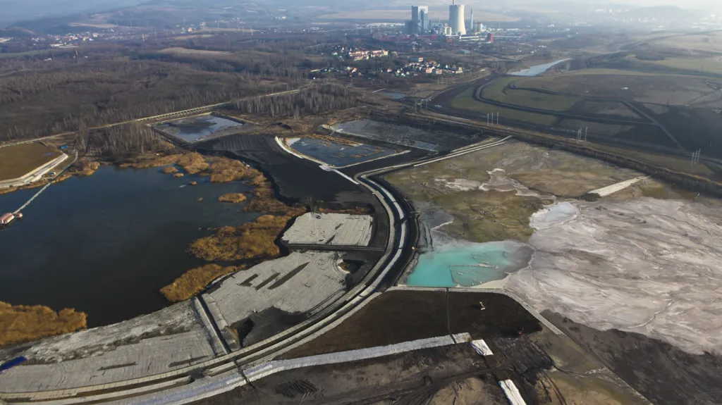 Krajina v severních Čechách po těžbě hnědého uhlí