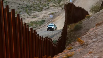 Hlídkové vozidlo u americko-mexické hranice