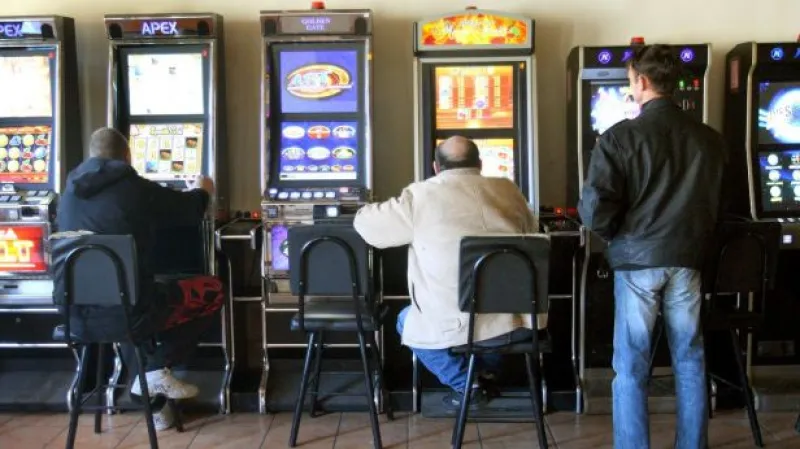 Ministerstvo chce vyhnat hazard z restaurací i benzinek