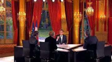 Nicolas Sarkozy při rozhovoru s novináři