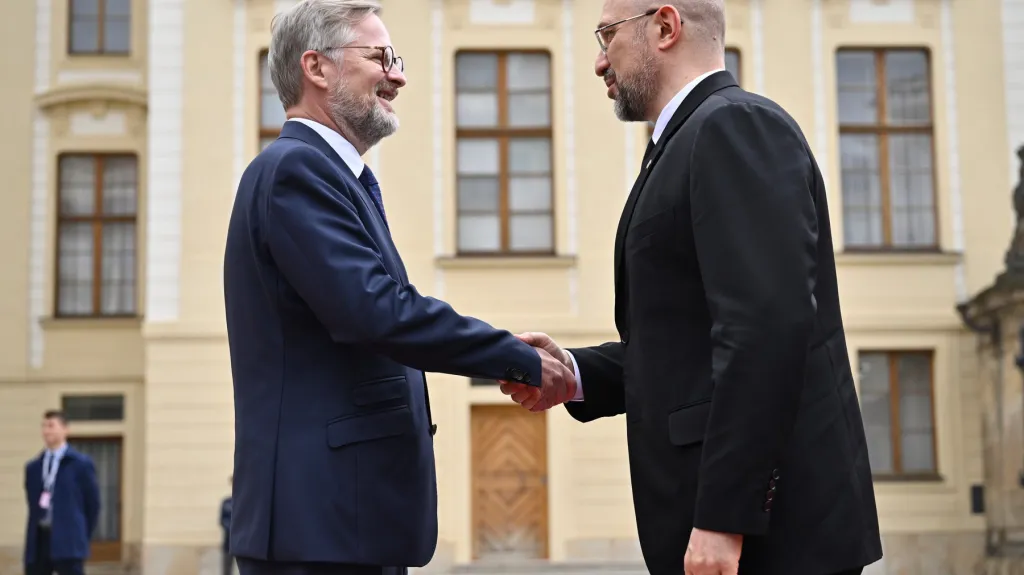 Český premiér Petr Fiala s ukrajinským premiérem Denysem Šmyhalem na Pražském hradě