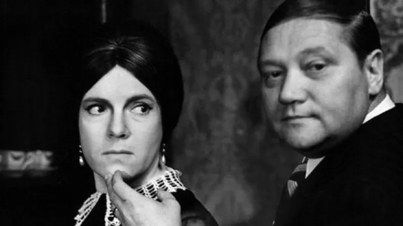 V. Chramostová a R. Hrušínský / Spalovač mrtvol