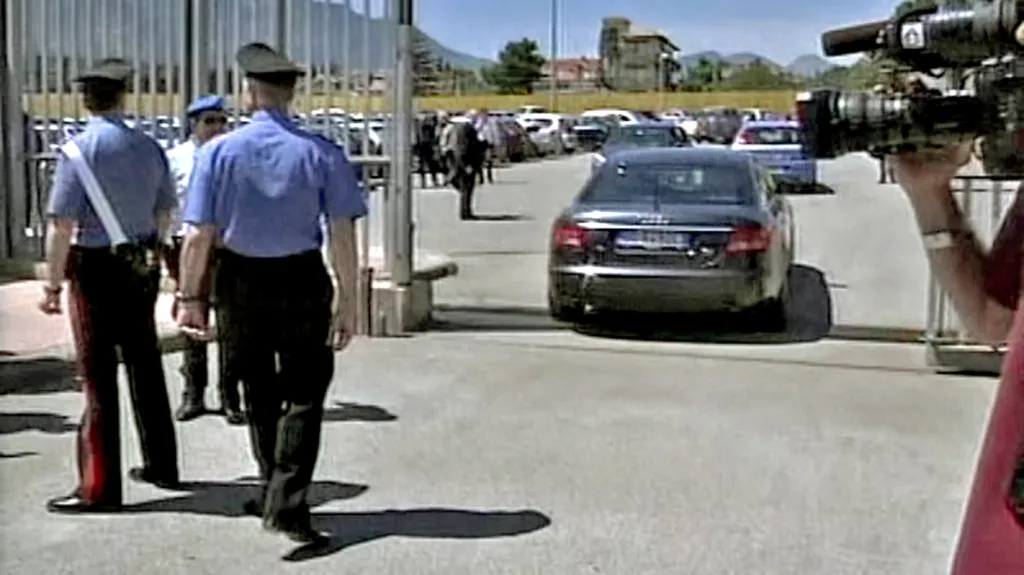 Italská policie u palermské věznice Ucciardone