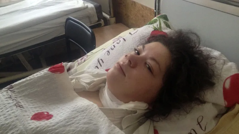 Olesja Žukovská na nemocničním lůžku