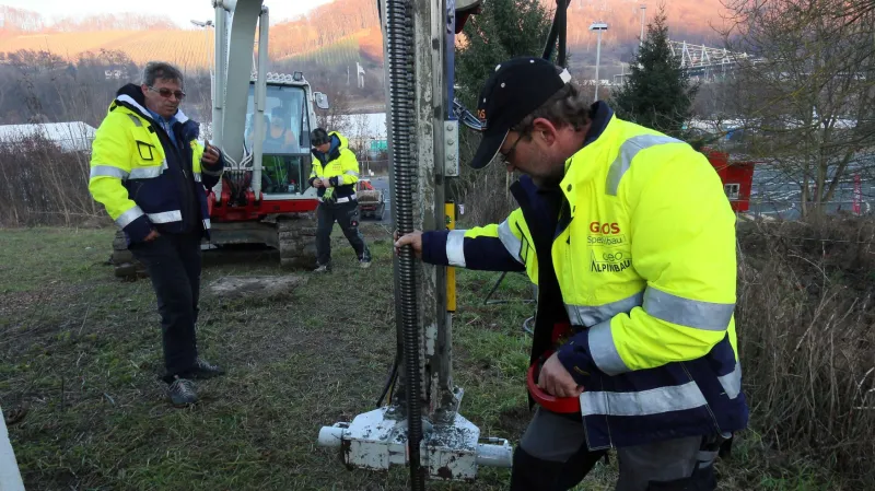 Stavba plotu na rakousko-slovinské hranici