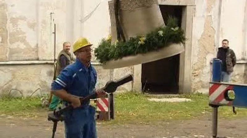 Z věže kostela svatého Blažeje v Plánici na Klatovsku se rozezněly nové zvony.