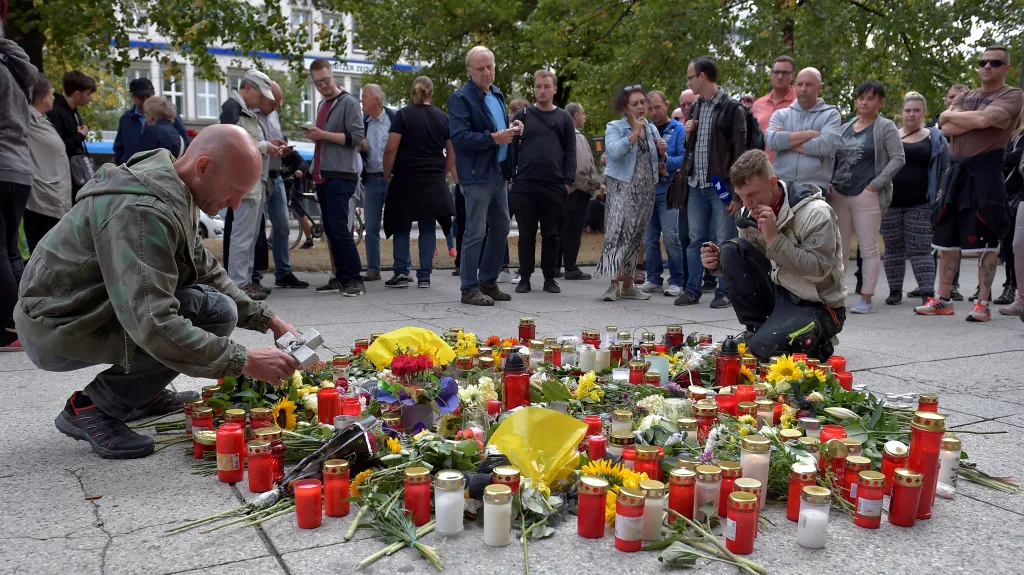 Svíčky pro ubodaného Němce v Chemnitzu