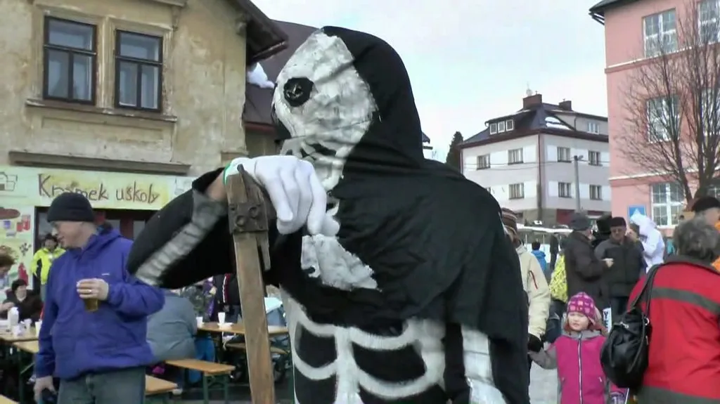 Jedna z masopustních maškar