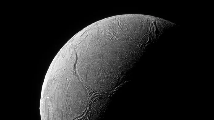 Měsíc Enceladus