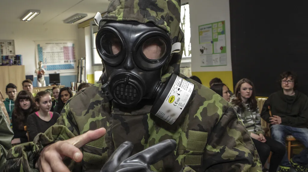 Příprava občanů k obraně státu na školách