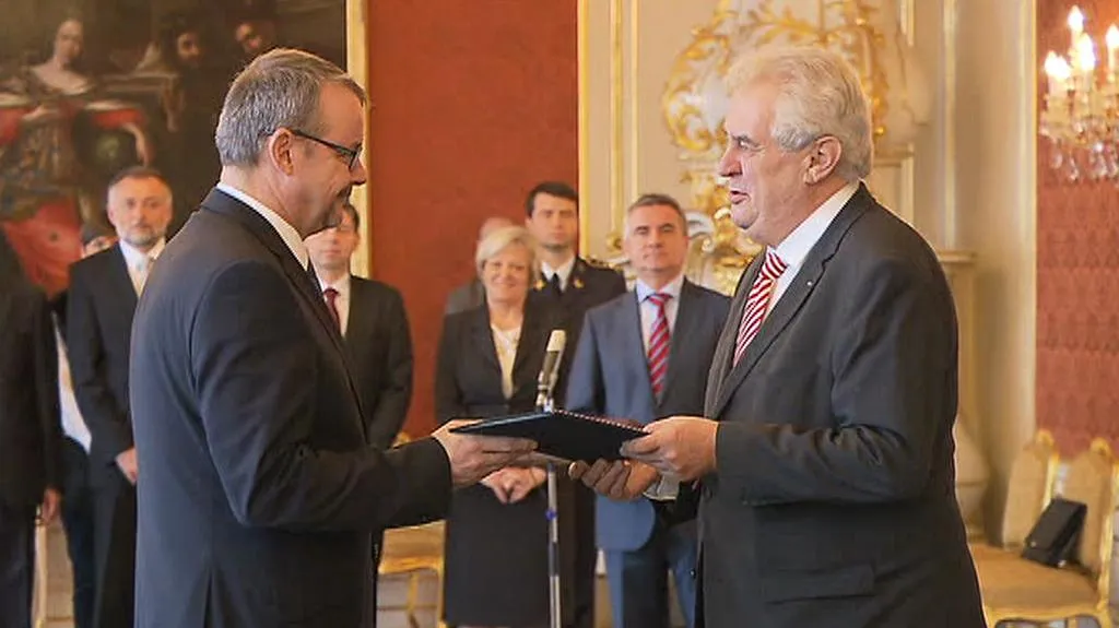 Miloš Zeman jmenoval Dana Ťoka novým ministrem dopravy