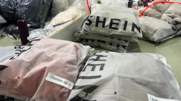Balíčky s čínským zbožím z obchodu Shein
