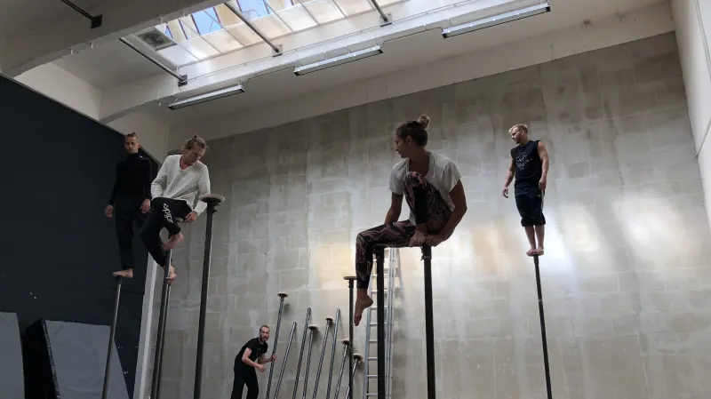 Zkouška inscenace Vzduchem (Losers Cirque Company)