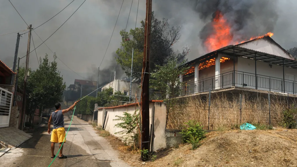 Požáry v blízkosti řeckých Athén