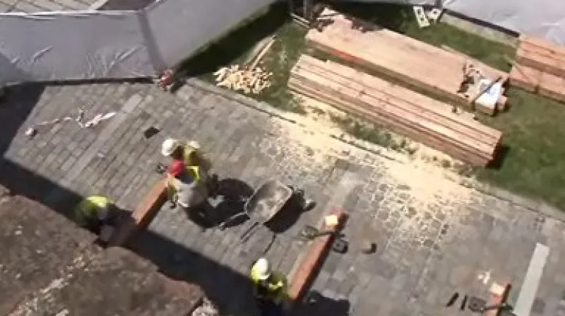 Hradby Špilberku dočasně zajistí dřevěná konstrukce