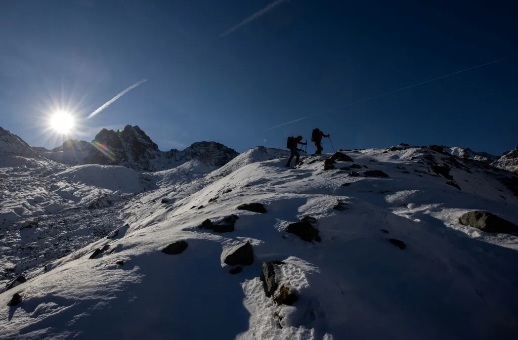 Rakouský ledovec Jamtalferner se náchází ve východní části Alp na hranicích se Švýcarskem. Jeho současná poloha je ve výšce mezi 3160 a 2430 metry nad mořem. Ledovec je pravidelně monitorován a vědci mají přehled o každém jeho pohybu